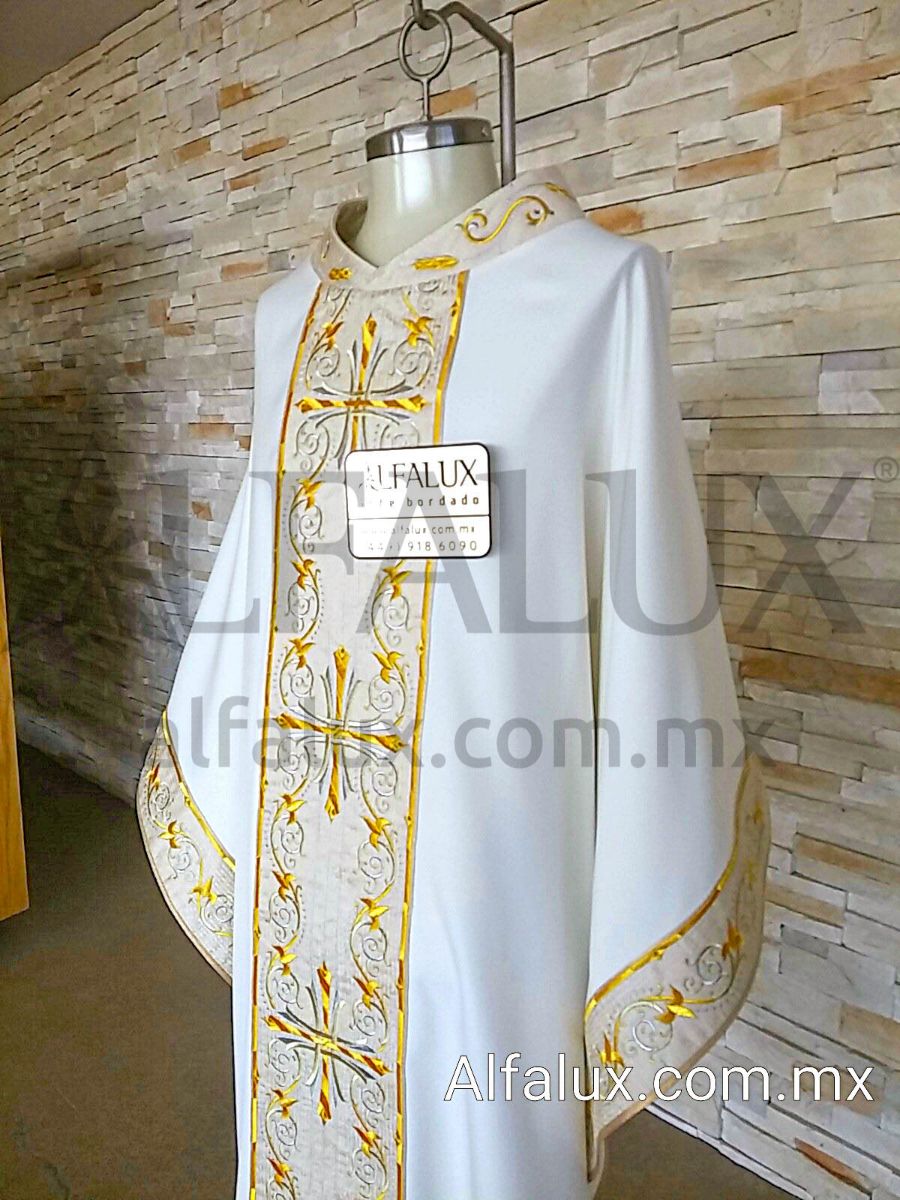 15 CARDENAL BLANCO LATERALES CUELLO BROCADO 2